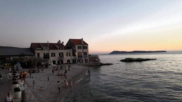 Apartman Dina - B&B Komiža