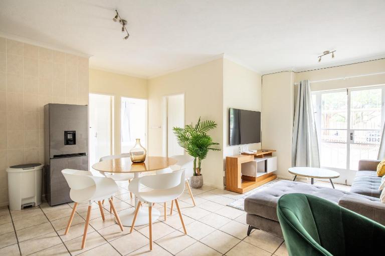 Beautiful Two Bedroom Appartment In Hatfield - Bed and Breakfast Pretoria