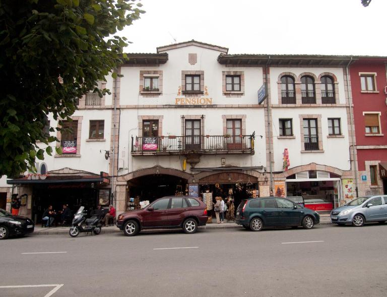 Pensión Plaza del Ayuntamiento - Ferienwohnung Cangas de Onís
