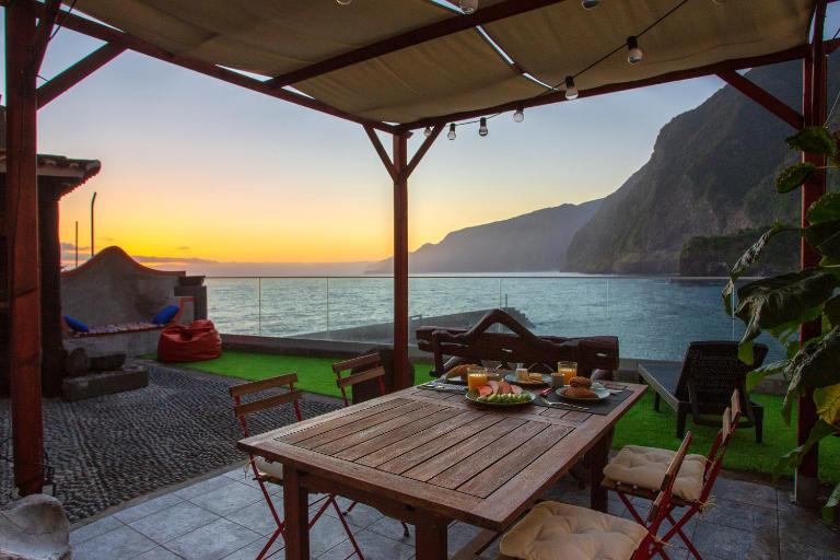 Madeira Black Sand House by Stay Madeira Island - B&B Seixal