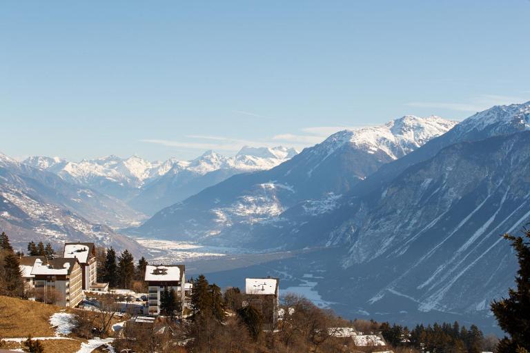 Magnifique appartement proche du centre et du ski - Chambres d'hôtes Crans-Montana