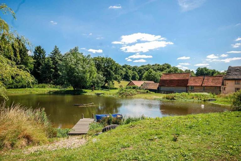 Mill Cottage set beside a Mill pond in a 70 acre Nature Reserve Bliss - B&B Assington