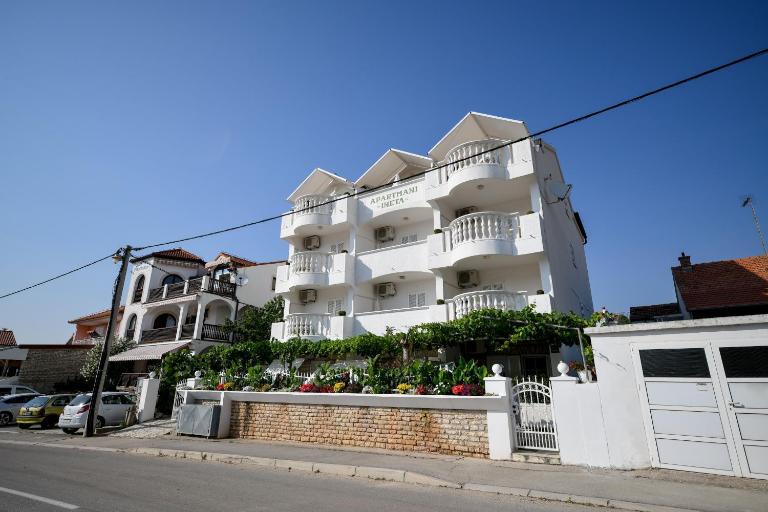 Apartments Ineta - B&B Sv. Filipi i Jakov