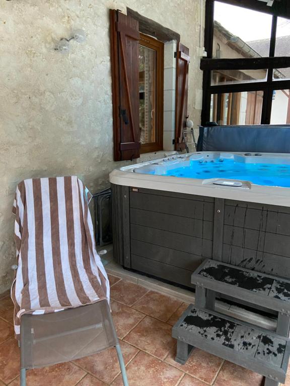 La Charmeraie : gîte de charme, piscine et spa - Chambres d'hôtes Thésée
