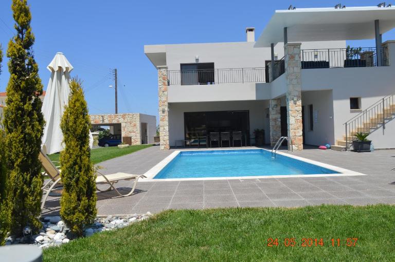 Villa Angela - Bed and Breakfast Dhrousha