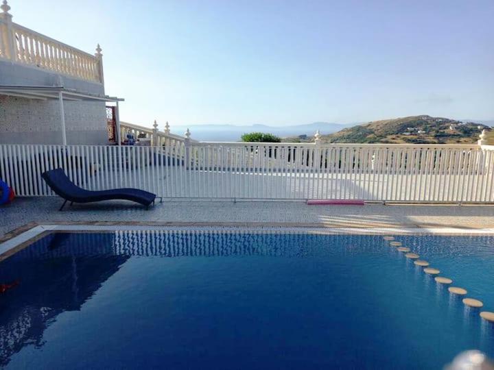 Villa Overlooking Beach - Private Swimming Pool! - B&B Tangeri