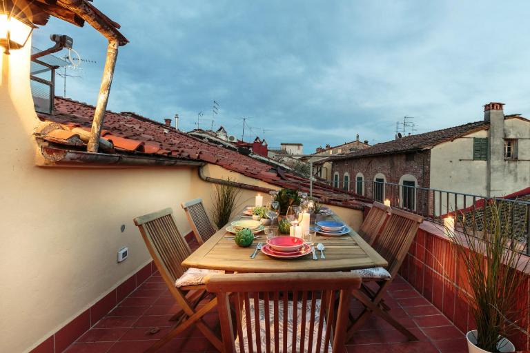 Terrazza Santa Croce, PANORAMIC TERRACE PENTHOUSE inside the Walls of Lucca - B&B Lucca