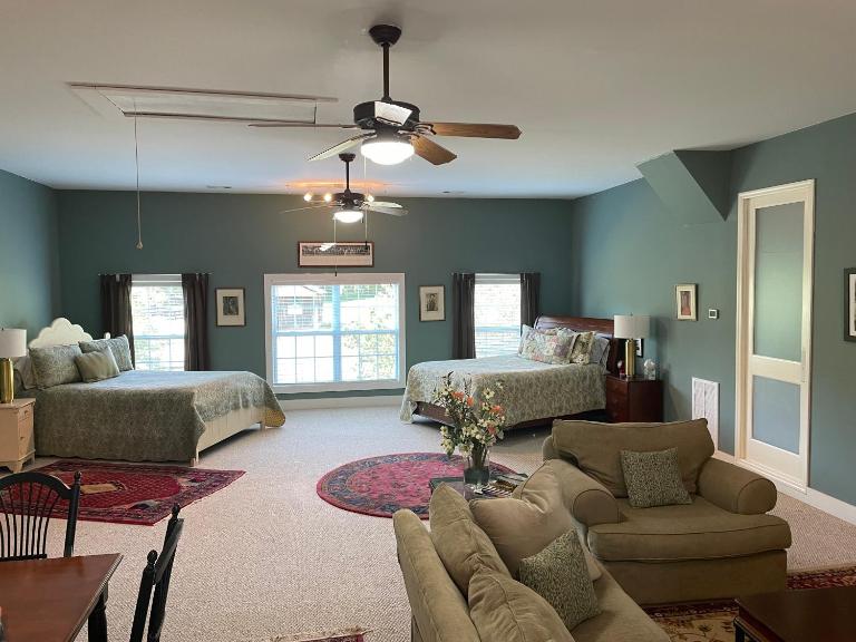 Full Circle Farm Inn - B&B Franklin