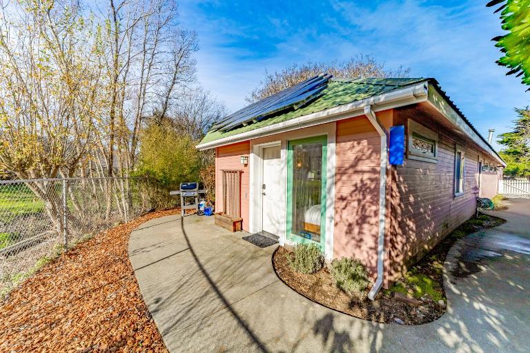The Pool House - B&B Ferndale