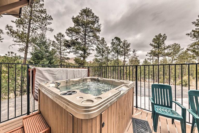 ‘Casa Ruidoso’ Cabin: Hot Tub, Views & Pool Table! - B&B Alto