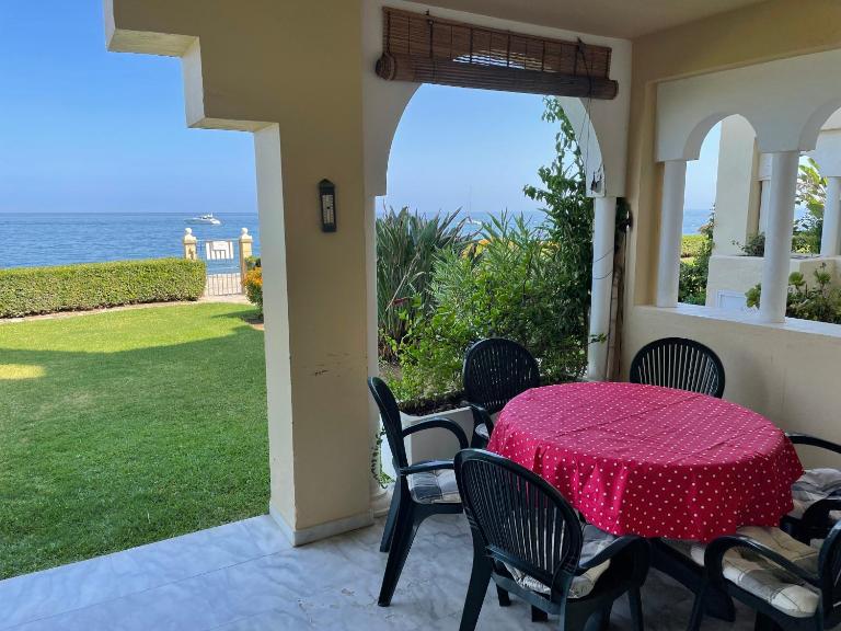 El Lobo de Mar Estepona - Bed and Breakfast Estepona