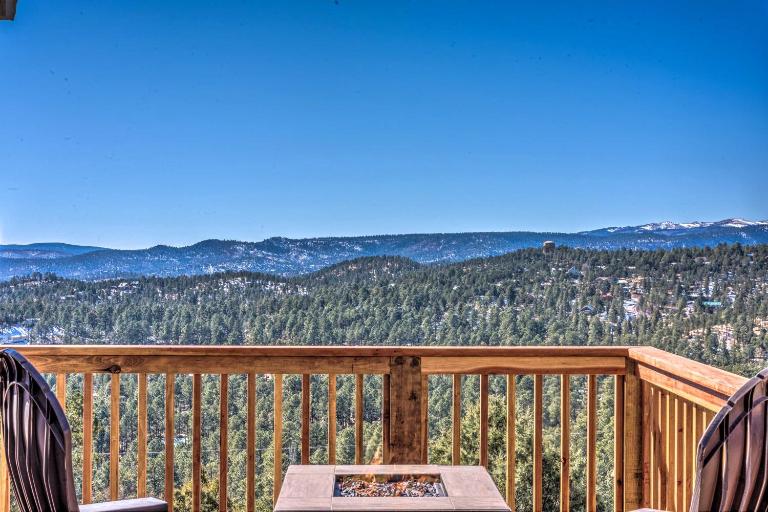 ‘Mountain’s Majesty’ Cabin w/ Hot Tub & Mtn Views! - B&B Ruidoso