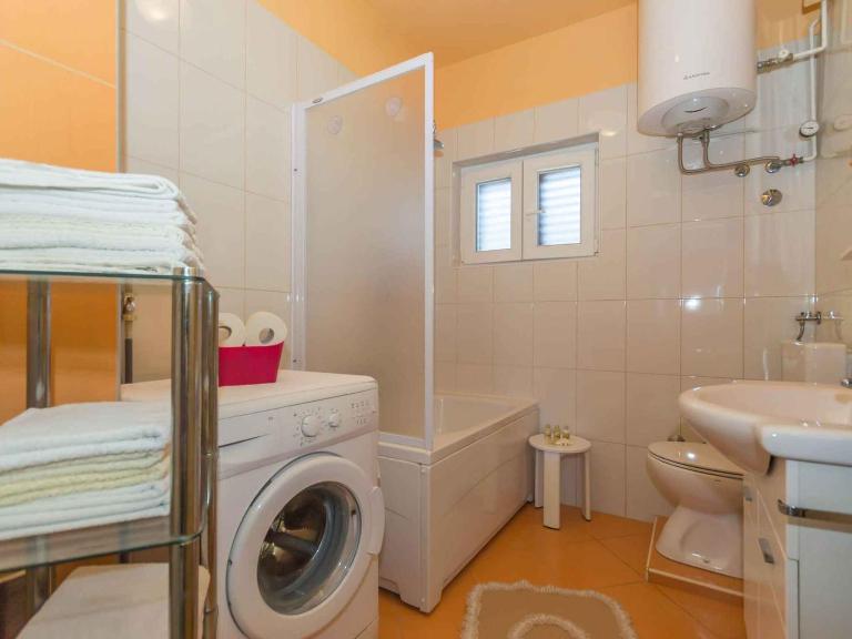 Apartment in Njivice - Insel Krk 42232 - Chambres d'hôtes Njivice