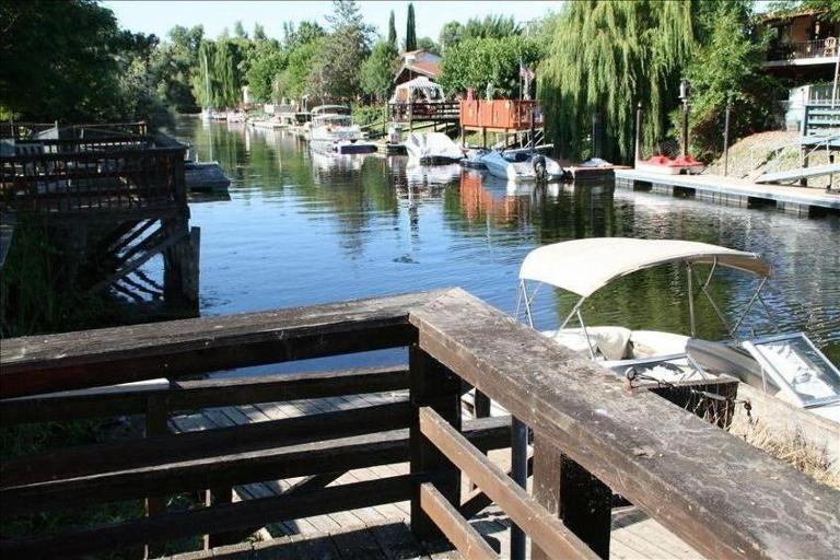 3 BR Channel House with Dock - B&B Lakeport