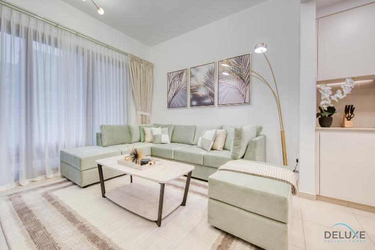 Exquisite 2BR at Zahra Breeze Dubailand by Deluxe Holiday Homes - Chambres d'hôtes Dubaï