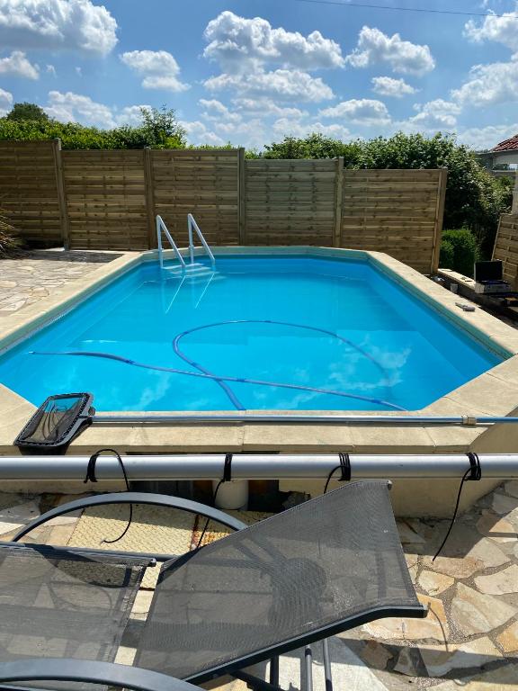 Maison 6 personnes avec piscine privée - B&B Saulchoy