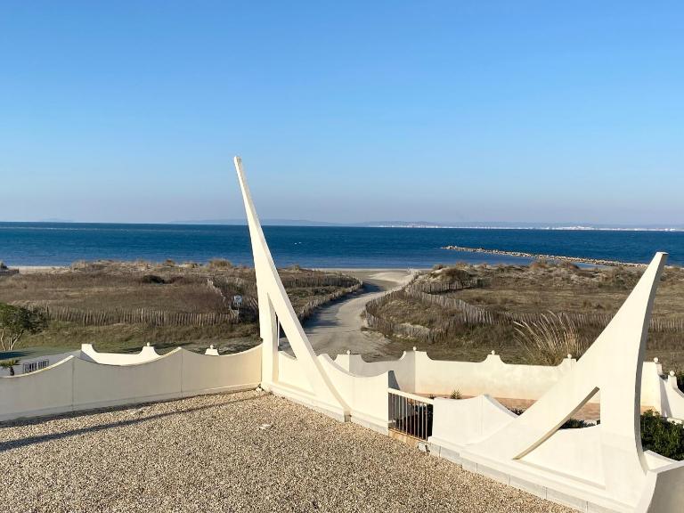 As21522 - P2 climatisé avec belle vue sur la Mer avec piscine et parking privé - Chambres d'hôtes Le Grau-du-Roi