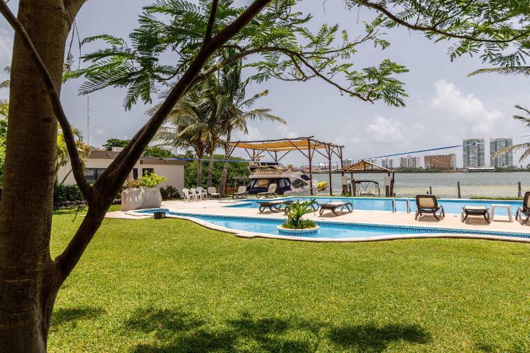 Villas La Marina - Bed and Breakfast Cancun