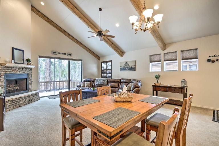 Deck & Gas Grill: Spacious Pinetop Cabin - B&B Indian Pine