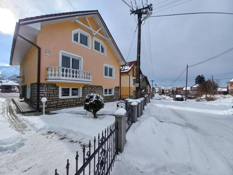 APARTMÁN ELEGANT 2 - Bed and Breakfast Bešeňová