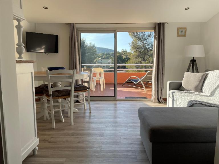 Appartement climatisé Bord de Mer La Faviere - B&B Bormes-les-Mimosas