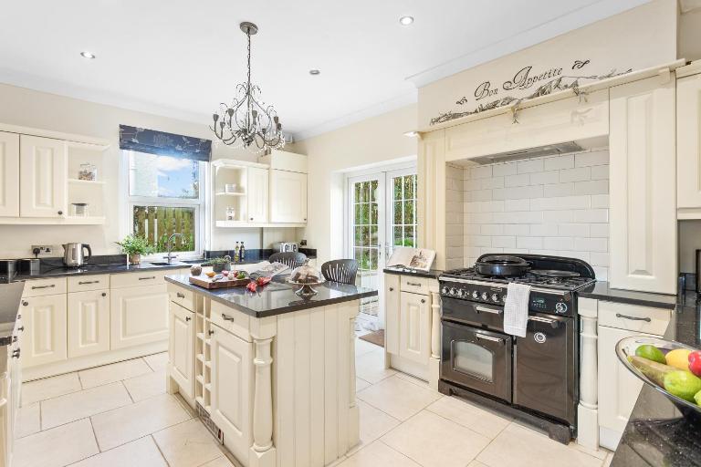Family Home By The Sea - Bed and Breakfast Torquay