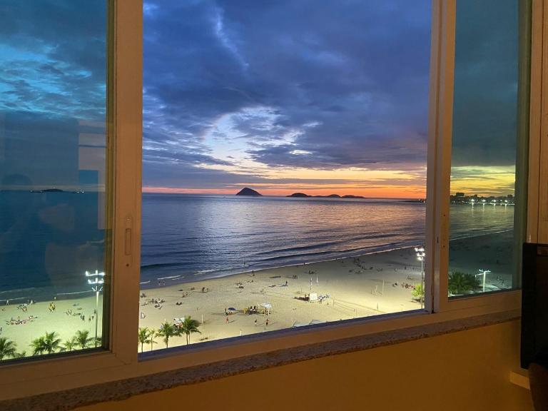 Apto. Leme 10º andar frente para o mar (vista espetacular) - B&B Rio de Janeiro
