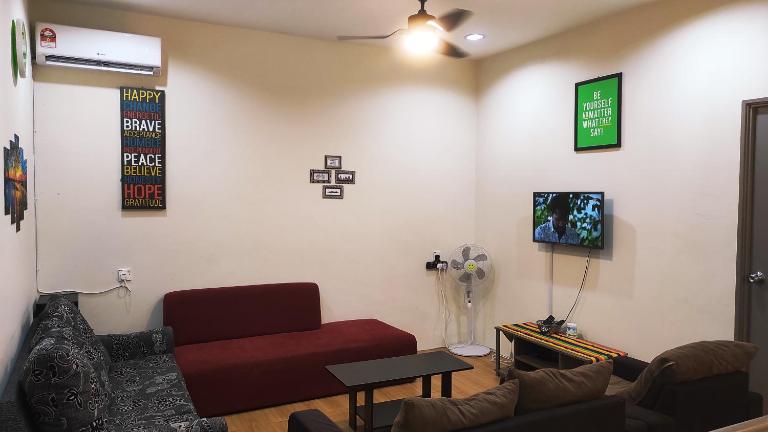 Hornbill Homestay Samarahan - Bed and Breakfast Kota Samarahan