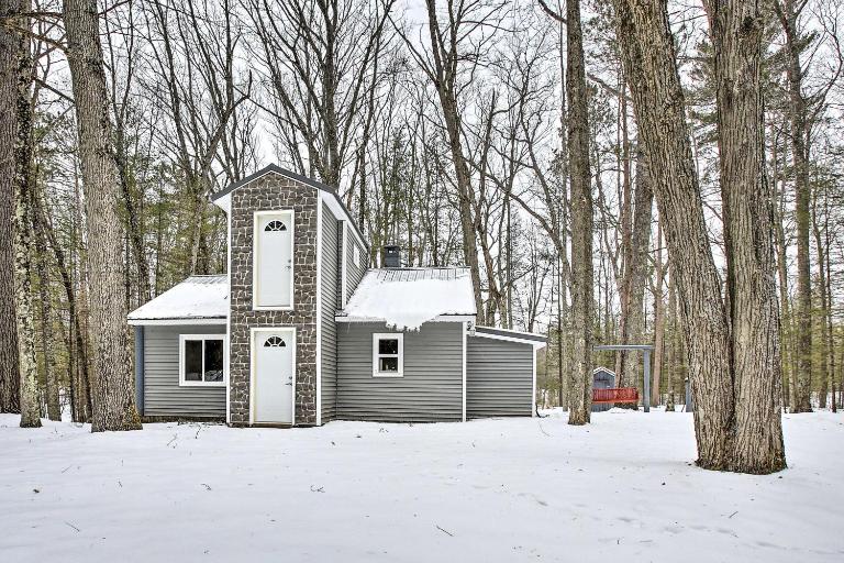 Remote Michigan Retreat on 10 Acres w/ Grill! - B&B Irons