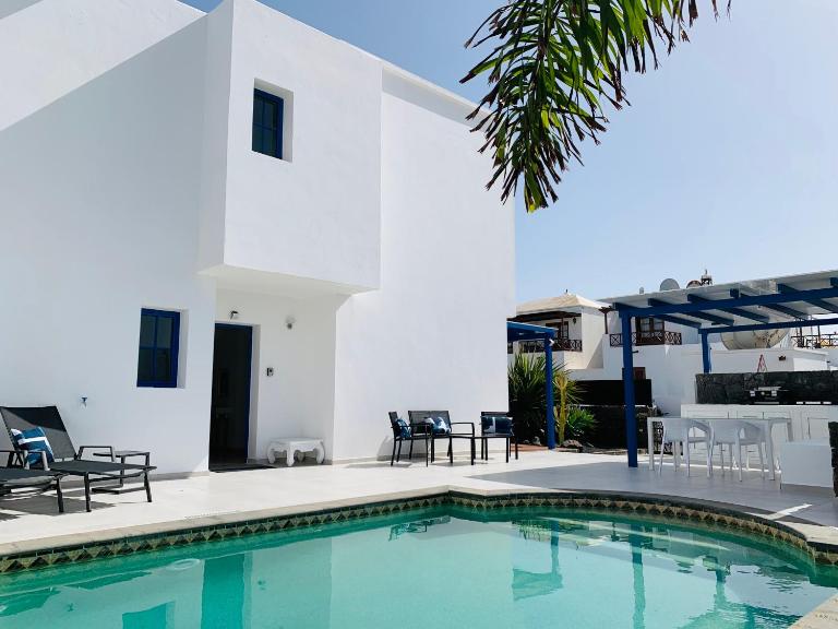 Fashion Villa Armonia, heated pool - B&B Playa Blanca