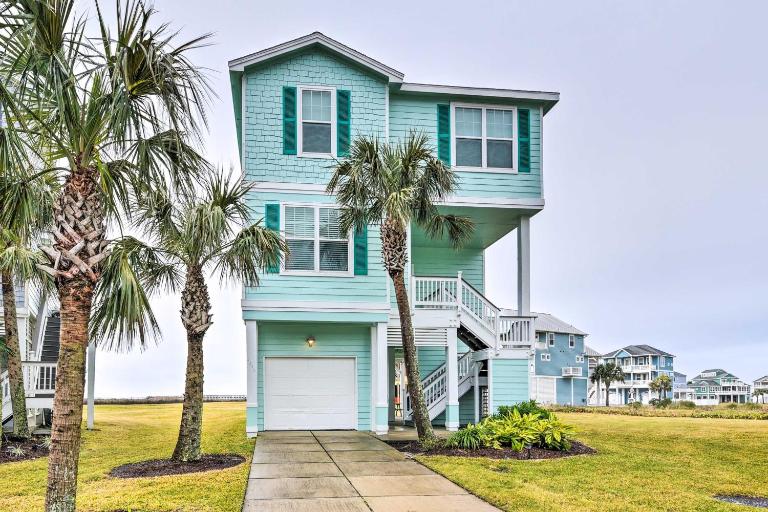 Steps to Ocean! Breezy Galveston House w/ 2 Decks - B&B Galveston
