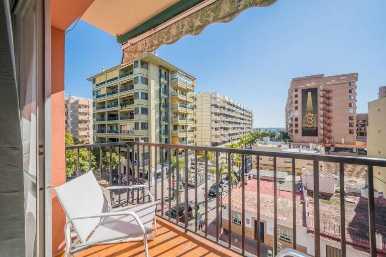 Stunning Fuengirola Gem with city and sea views - B&B Fuengirola