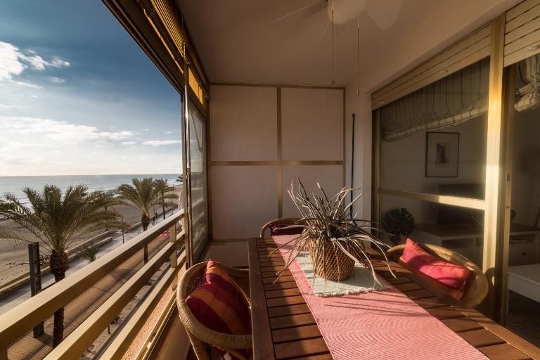 Moonkey - Estudio Las Lanzas - B&B El Campello
