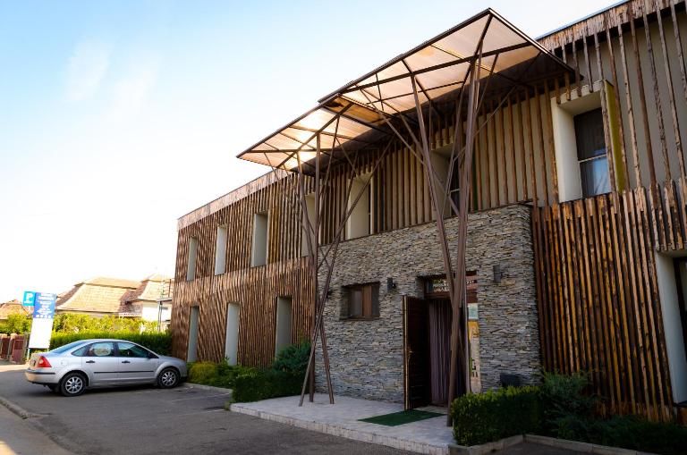 Pensiunea La Broscuta - Bed and Breakfast Câmpia Turzii