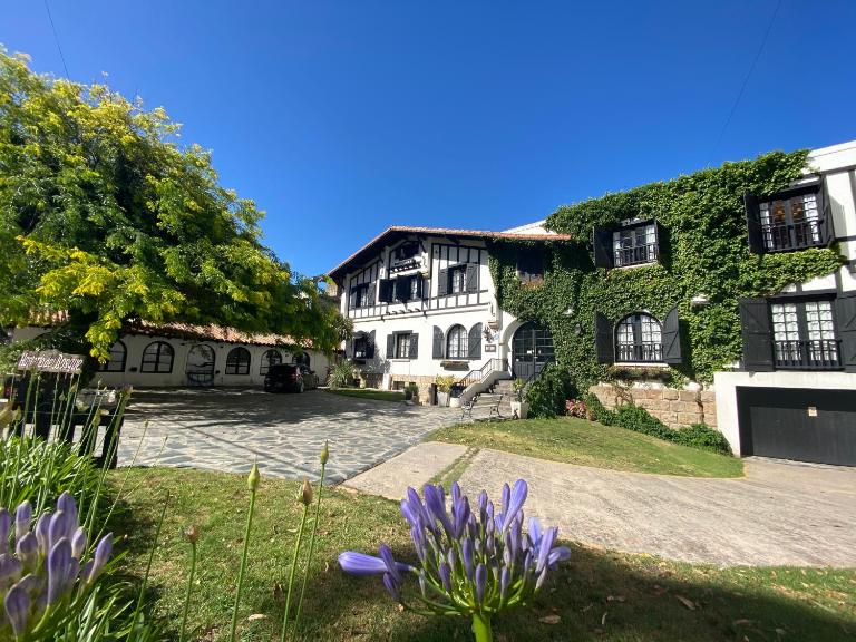Hosteria del Bosque - B&B Necochea