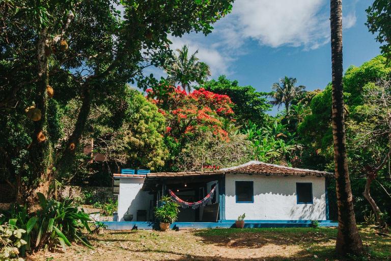 Casa estilo pescador com jardim perto da praia - Ferienwohnung Ilhabela