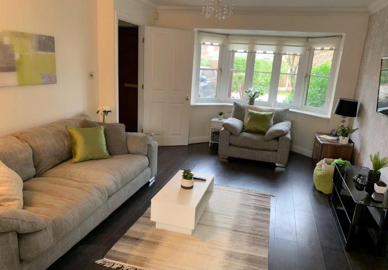 Spacious and amazing 4 bedroom detached house - B&B Mánchester