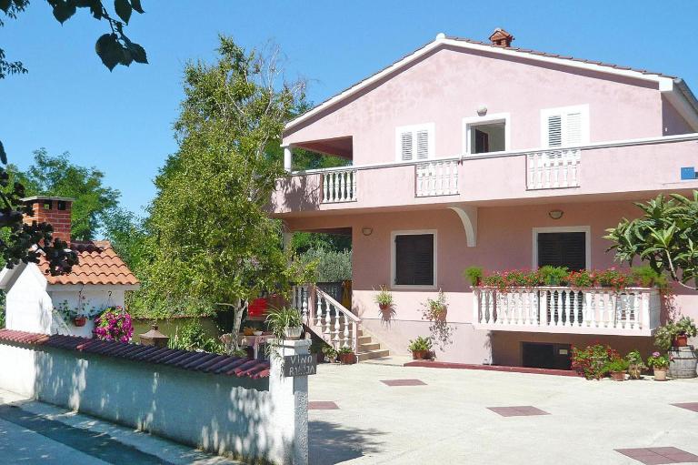Apartment in Privlaka near Stunning Beaches - Chambres d'hôtes Privlaka