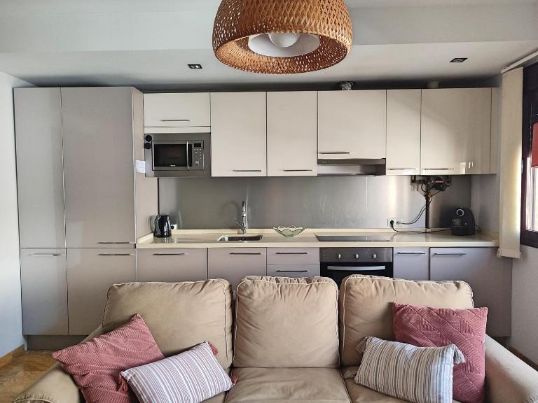 Amplio y Moderno Apartamento Lorenzo Ferreira - Chambres d'hôtes Cordoue