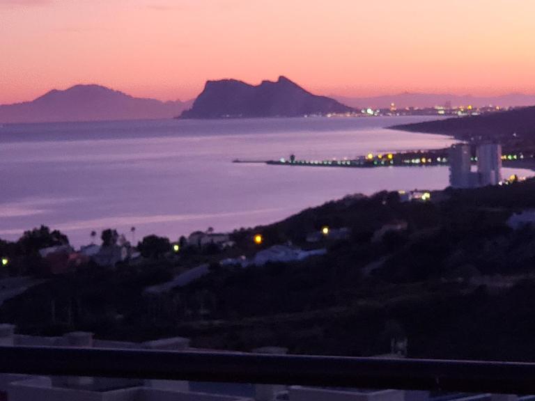 Manilva Townhouse with spectacular views of Gibraltar - Bed and Breakfast Manilva