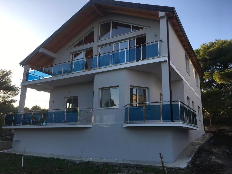 Benjy’s Villa(B&B) - Ferienwohnung Shëngjin