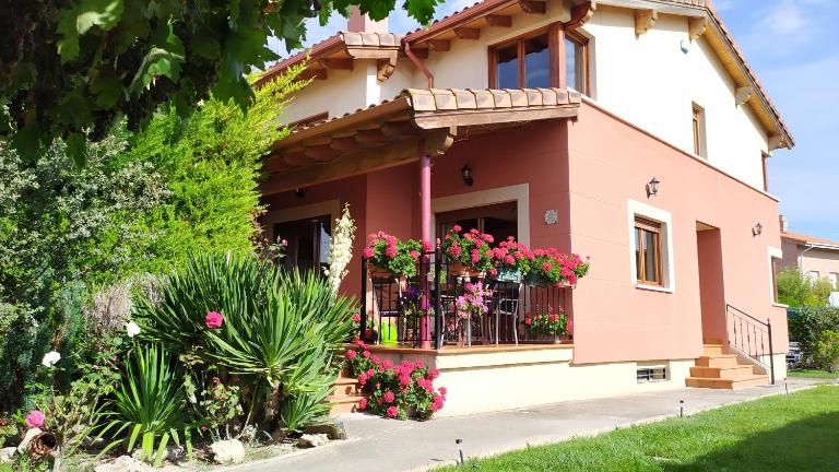 Cuarenta y Ocho Luces - B&B Burgos