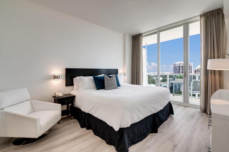 City View Balcony steps from Restaurants, Peacock Park & Marina - Ferienwohnung Miami