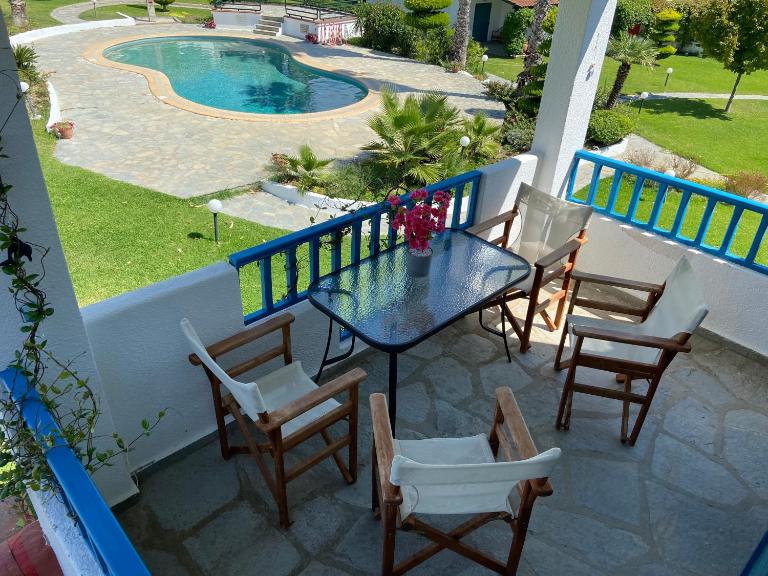 Minimal Resort with Pool in Siviri, 150m from the Sea - B&B Síviri