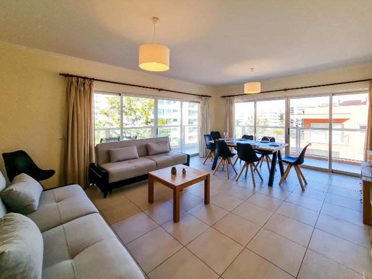 FLH Praia da Rocha Spacious Flat - Bed and Breakfast Portimão