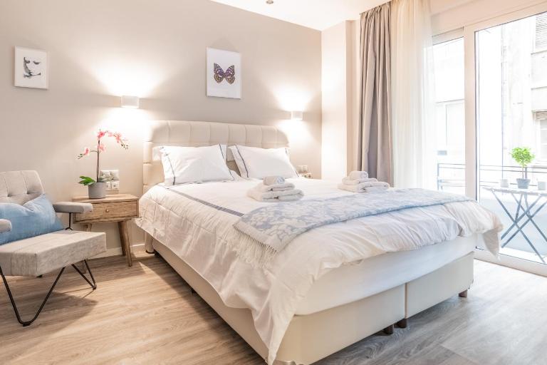 A13 Pristine & Sunny 30m2 flat near Syntagma sq - Bed and Breakfast Athene