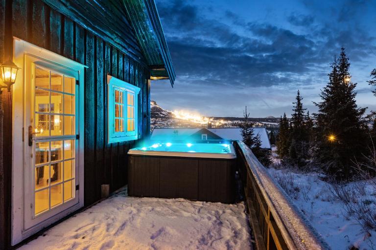 Skeikampen cabin with mountain view, jacuzzi, and 8 bedrooms - B&B Aulstad