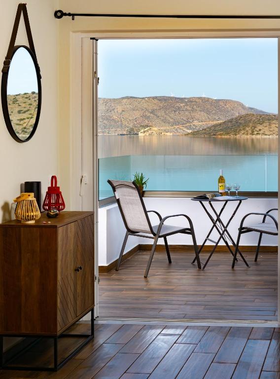Elounda Harmony Sea front apartment - Bed and Breakfast Eloúnda