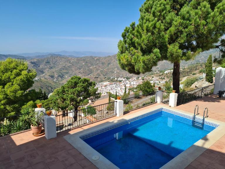 Lovely 2 Bed Apartment with Stunning views & Pool - B&B Cómpeta