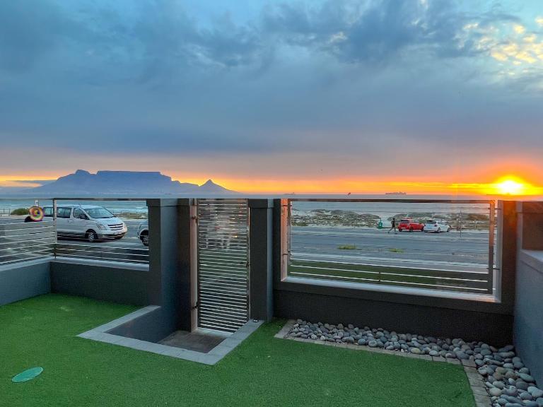 Seacrest Luxury Beachfront Apartment - Blouberg Beach - Chambres d'hôtes Bloubergstrand